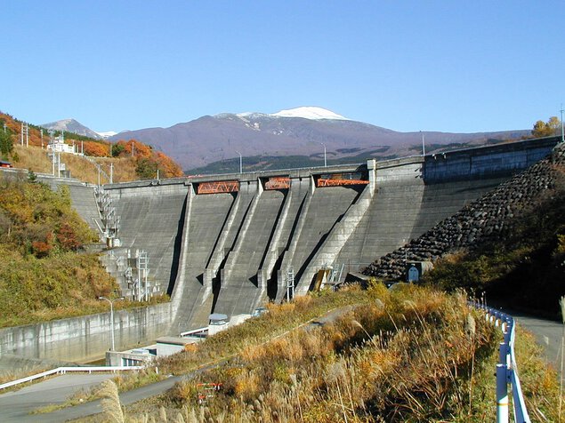 月光川ダム周辺の紅葉