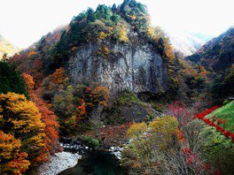 小坂の滝めぐりの紅葉