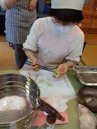 和菓子を作ってみよう！～東吾野の自然や季節を和菓子で作る体験～（4月）
