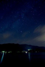 ボヤージャーカヌーで青木湖星空（曇りの場合「夜」）の湖面散歩