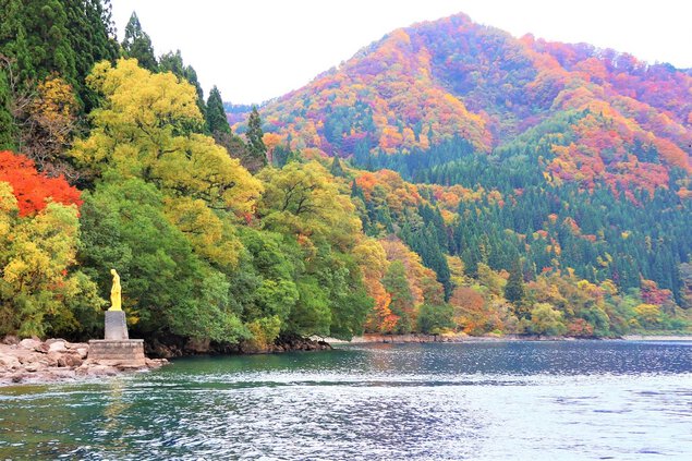 田沢湖の紅葉