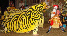 白鳥神社(松原)の秋祭りに奉納される獅子舞。浄瑠璃の演目である『国姓爺合戦(こくせんやかっせん)』を演じたもの
