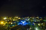 リゾートホテルの夜を飾るロマンチックなイルミネーション(画像はイメージ)