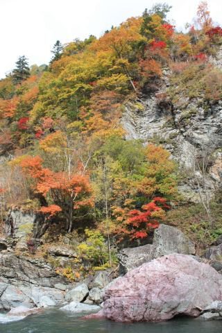 村立自然公園 赤岩青巌峡の紅葉