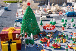 1000万個以上のレゴブロックで日本の名所を表現した「ミニランド」もクリスマス仕様に