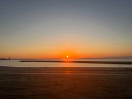 沈む夕陽を眺めながら始まりを待つひととき
